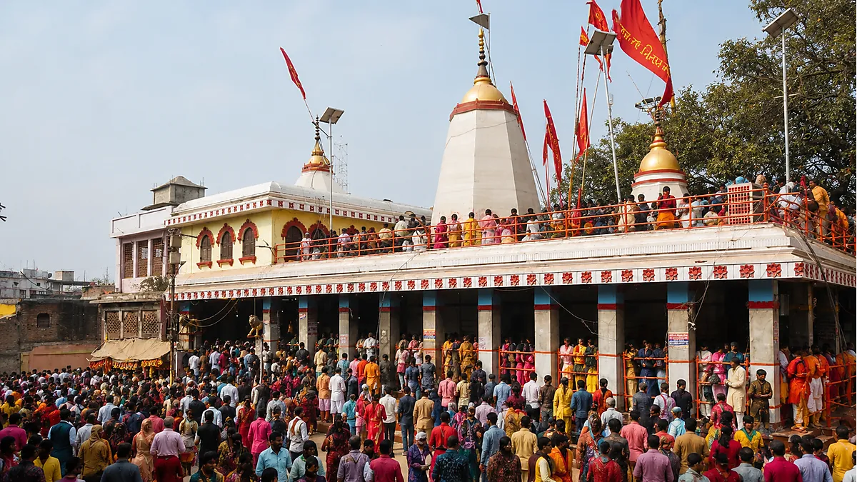 Devotees offering prayers at Maa Vindhyavasini Temple in Vindhyachal Uttar Pradesh