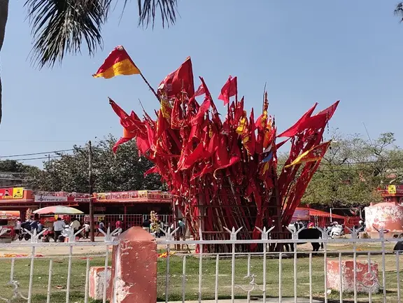 Bade-Hanuman-Temple-prayagraj